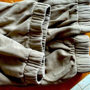 Brandy Melville Tan Heavy Sweat pants w/pockets. Straight leg. Size XS